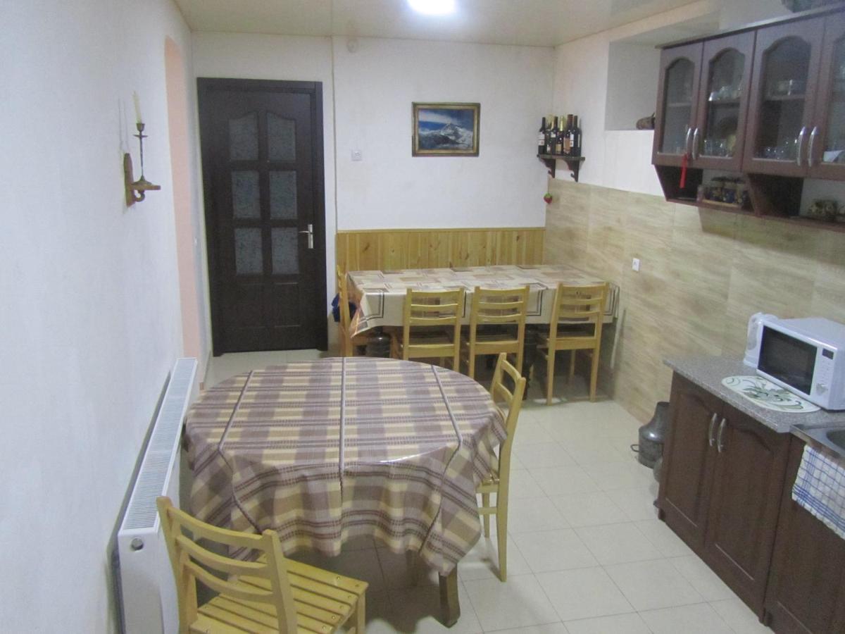 קזבגי Guest House Lela Rezo מראה חיצוני תמונה